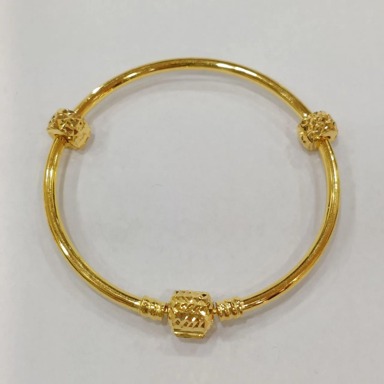 22K / 916 Gold Oval Lock Charm Bangle with stopper