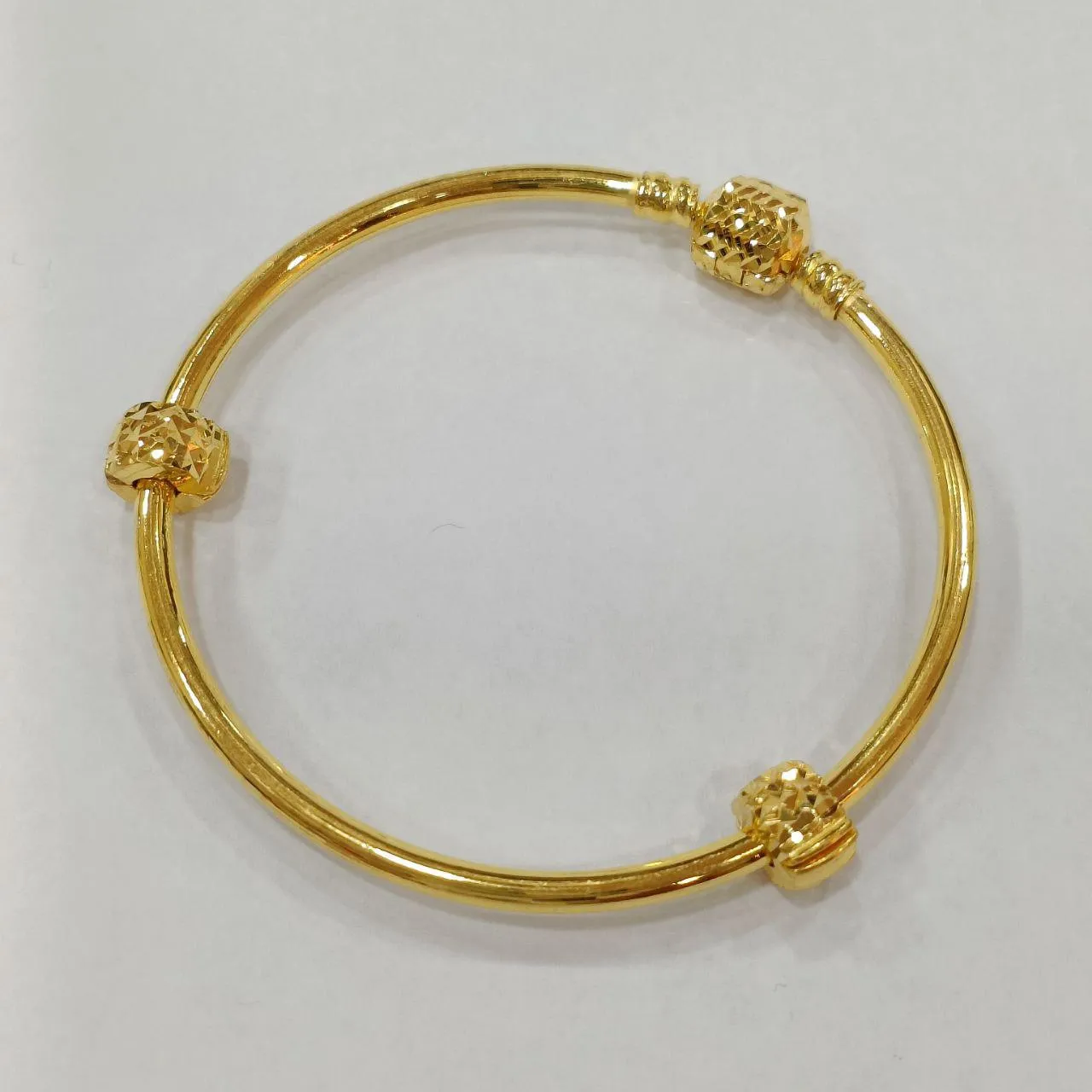 22K / 916 Gold Oval Lock Charm Bangle with stopper