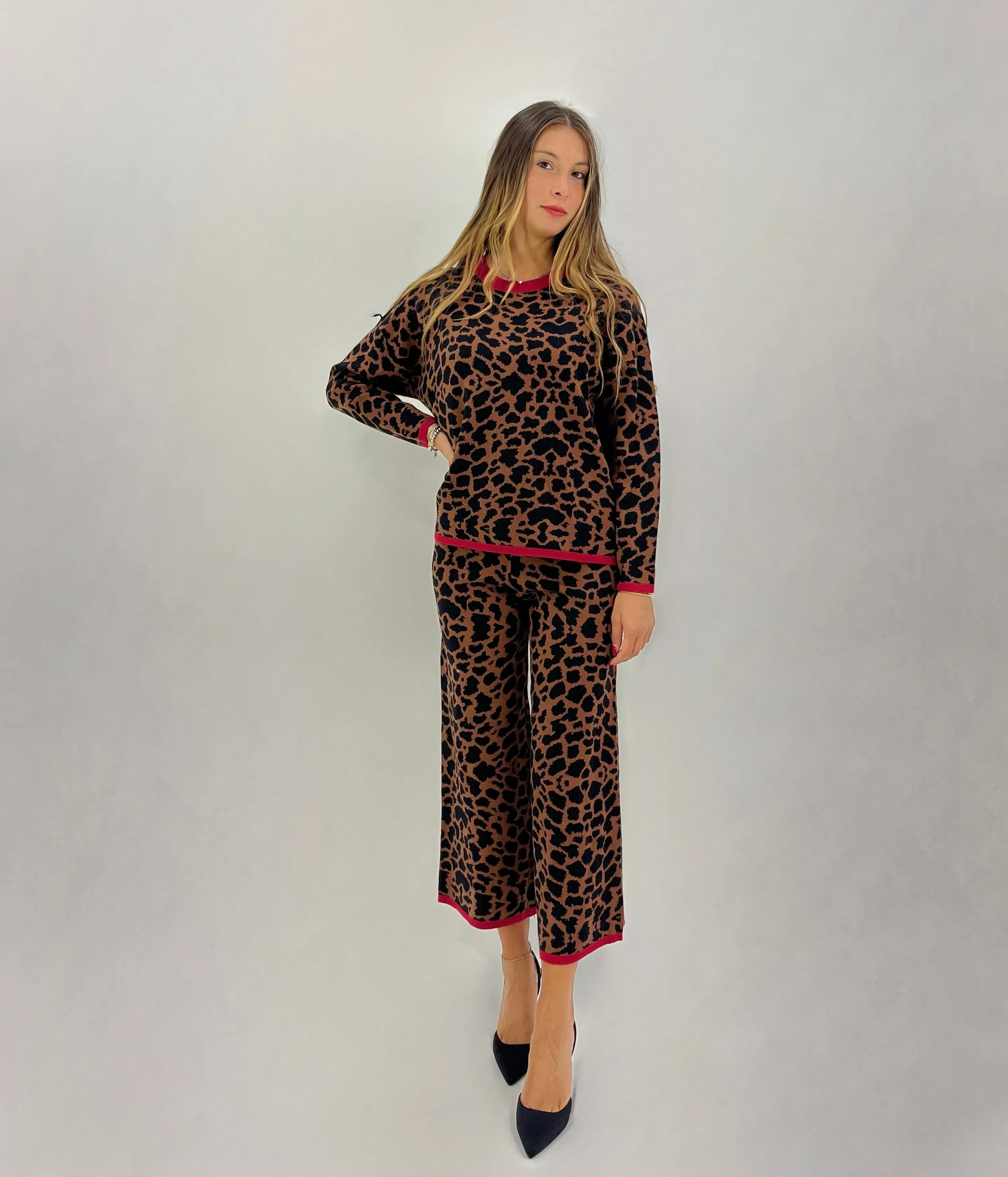 Completo pullover e pantaloni animalier