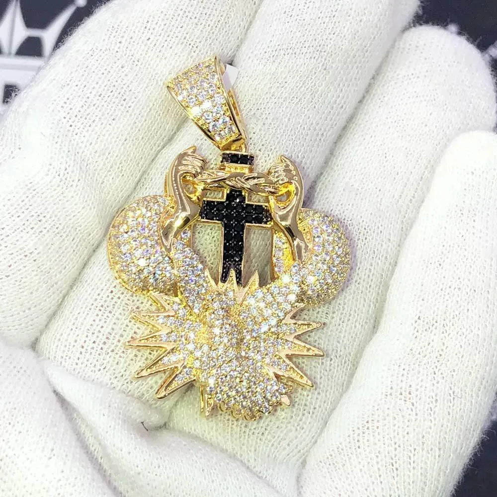 Holding the Cross CZ Hip Hop Bling Bling Pendant