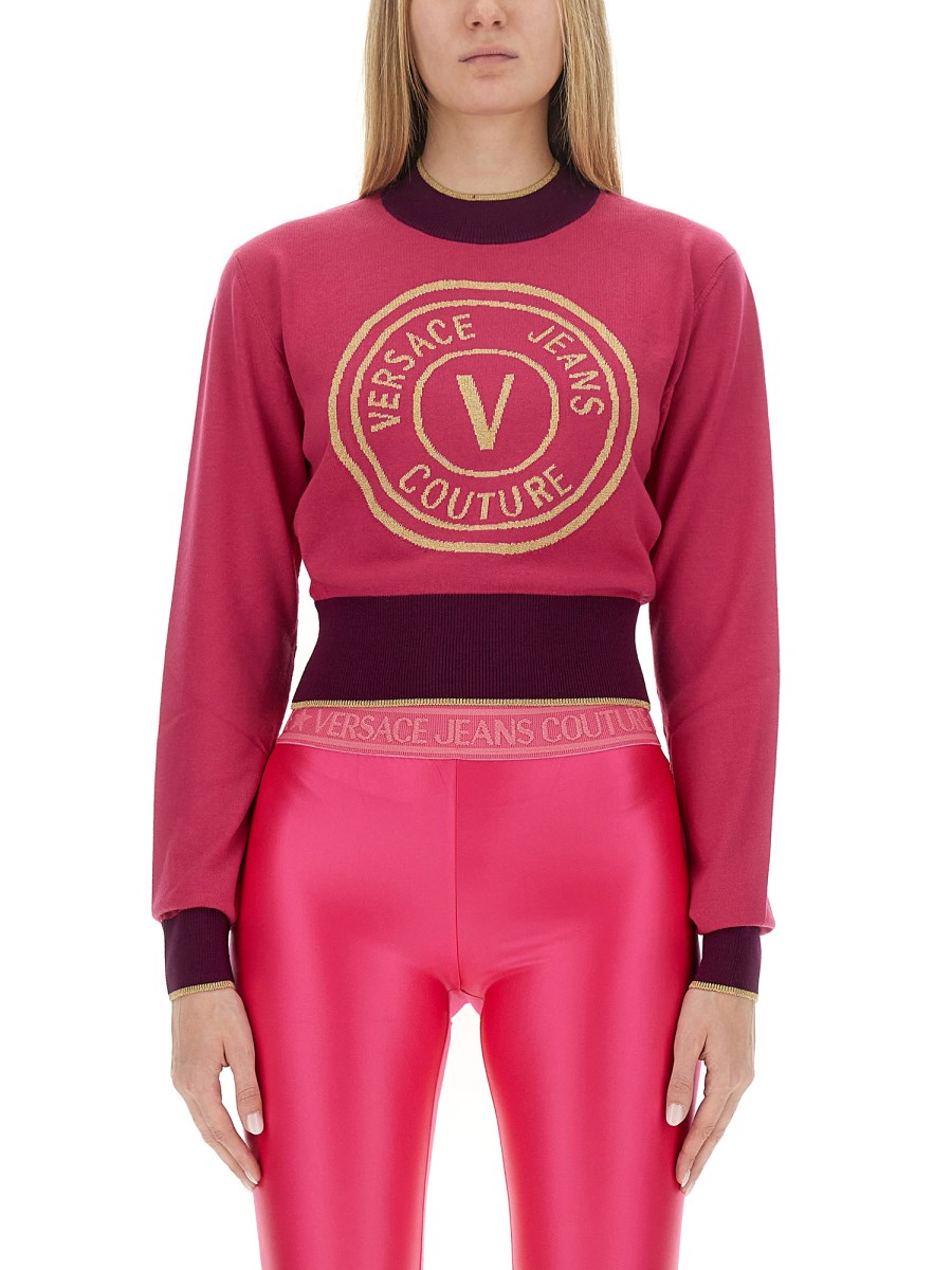 VERSACE JEANS COUTURE    WOOL V-EMBLEM CROPPED SWEATSHIRT