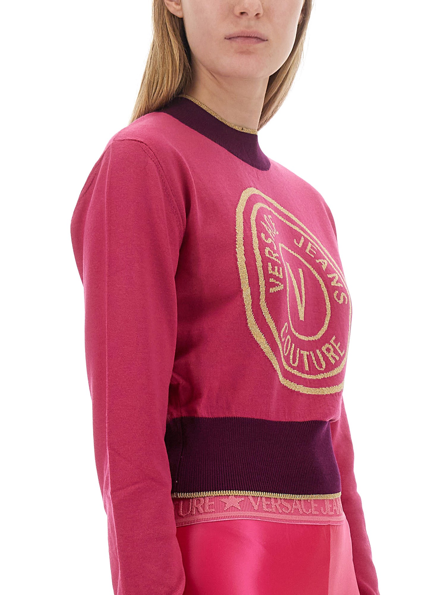 VERSACE JEANS COUTURE    WOOL V-EMBLEM CROPPED SWEATSHIRT